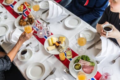 17. mai-frokost på Refsnes Gods i Moss – herskapelig hotell ved Oslofjorden med norsk tradisjon og feststemning.